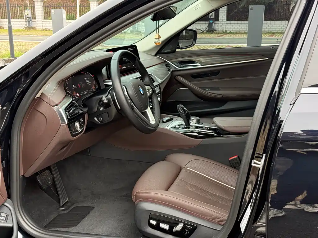 BMW 5 Series 2022 Facelift 2 530Li Exclusive Luxury Package купить на сайте DeffCars
