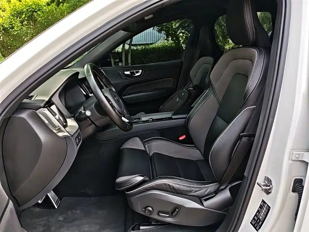 Volvo XC60 2021 T5 four-wheel drive Zhiyuan Sport Edition купить на сайте DeffCars