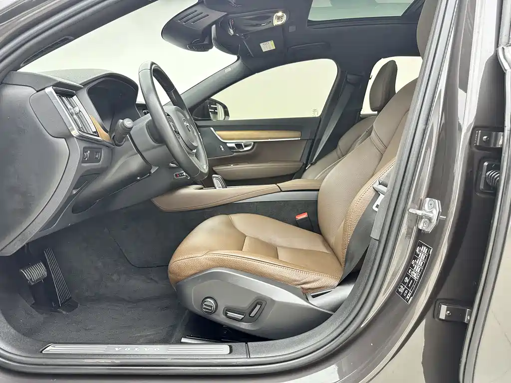 Volvo S90 2021 B5 Zhiyi Luxury Edition купить на сайте DeffCars