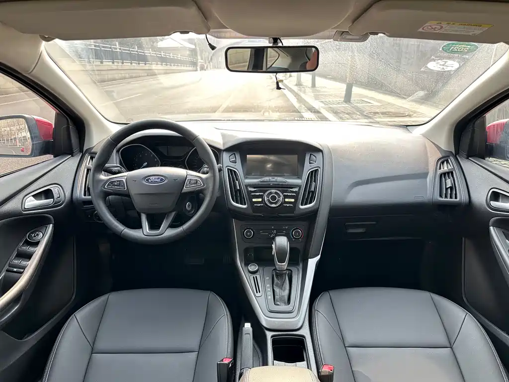 Focus 2018 hatchback classic 1.6L automatic comfort smart mobility version купить на сайте DeffCars