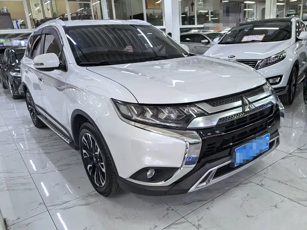 Outlander 2019 2.4L four-wheel drive exclusive version, 5 seats, National VI купить на сайте DeffCars
