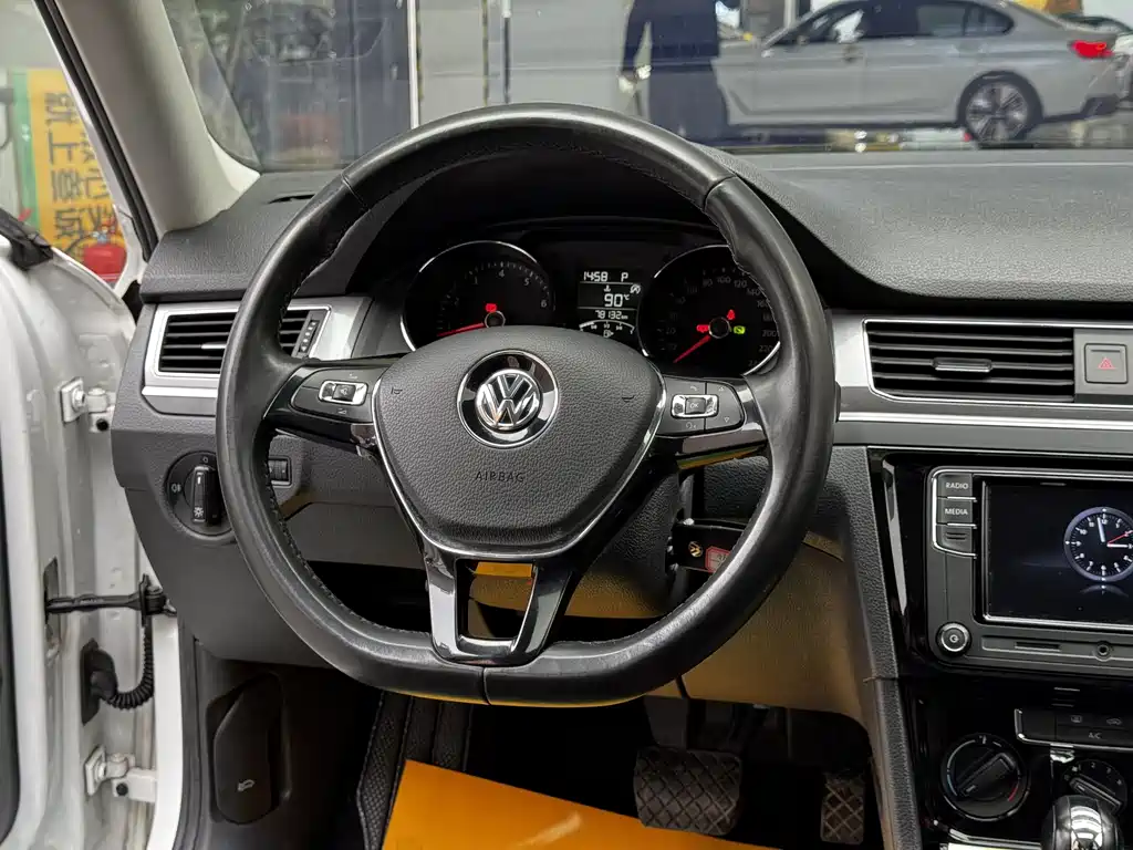 Bora 2019 Bora Legend 1.5L automatic leading type National VI купить на сайте DeffCars