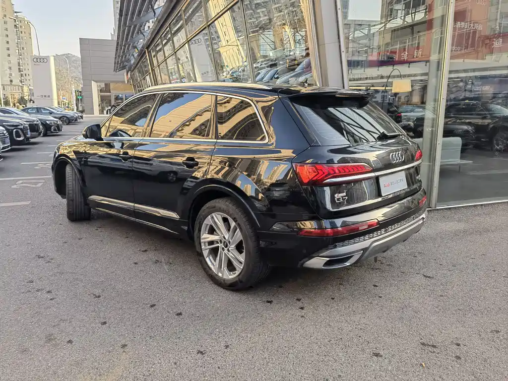 Audi Q7 2023 45 TFSI quattro S line sports купить на сайте DeffCars