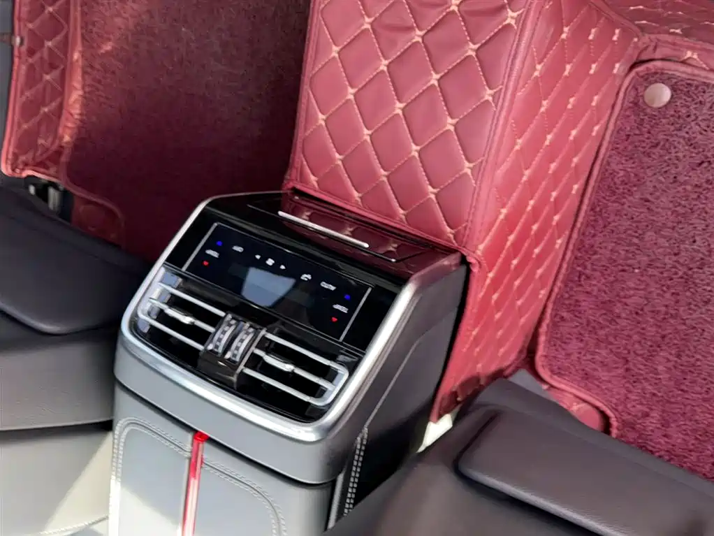 Hongqi H9 2020 2.0T Zhilian Flagship Edition купить на сайте DeffCars