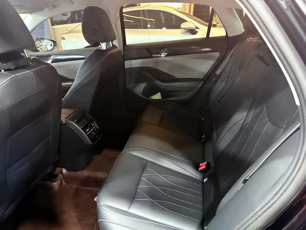 Magotan 2024 300TSI DSG Exclusive Edition купить на сайте DeffCars