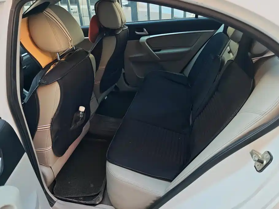 Emgrand 2015 Three-Car 1.5L CVT Up Edition купить на сайте DeffCars