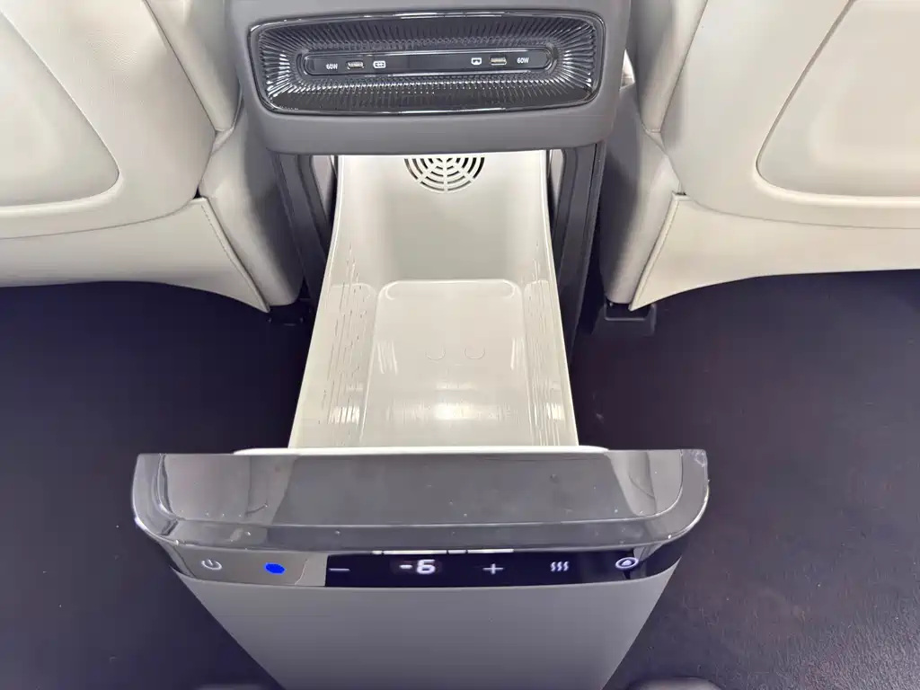 Lantu Dreamer 2025 PHEV four-wheel drive flagship Kunpeng version купить на сайте DeffCars