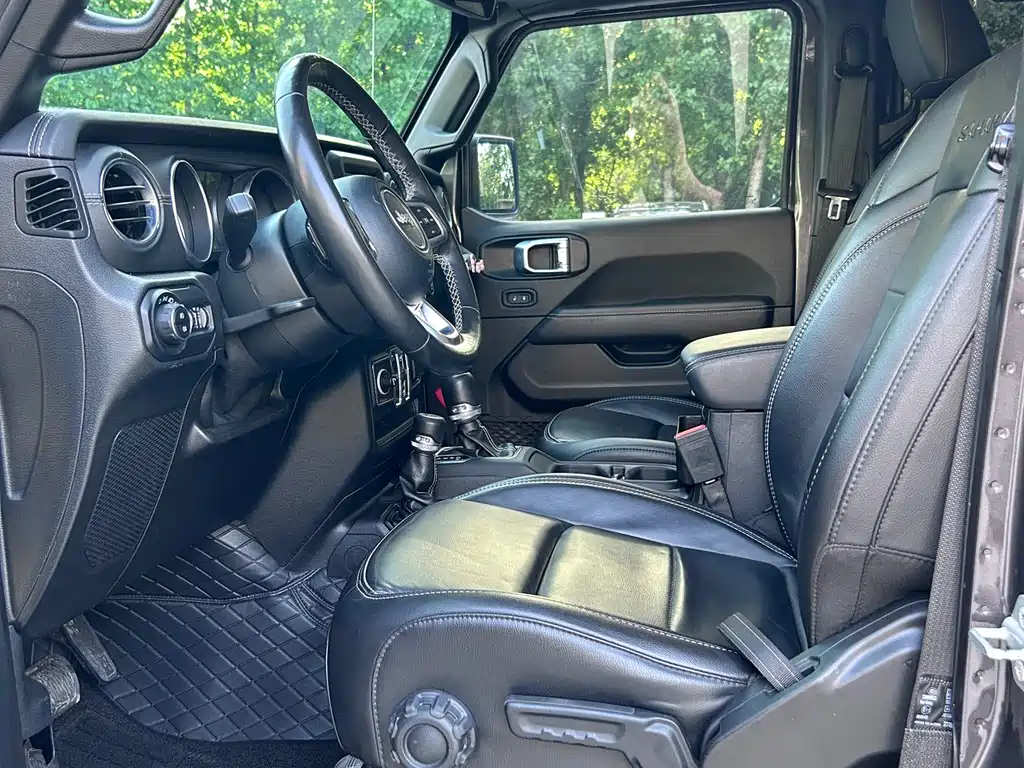 Wrangler 2021 2.0T Sahara four-door version купить на сайте DeffCars