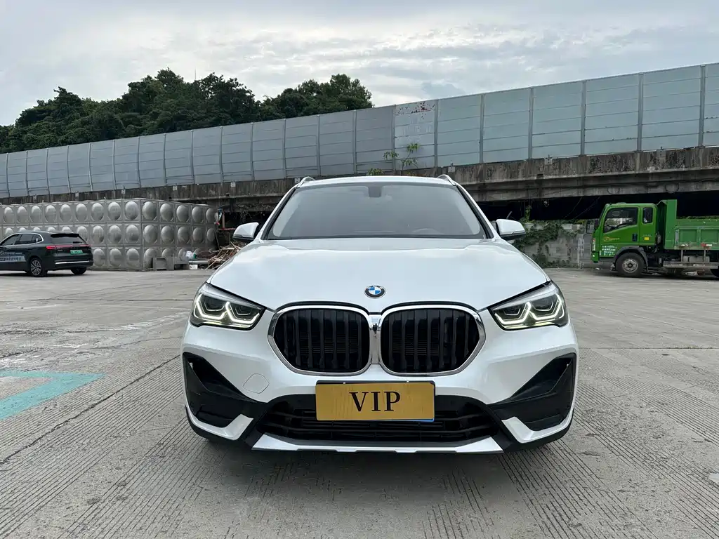 BMW X1 2022 sDrive25Li Leading купить на сайте DeffCars