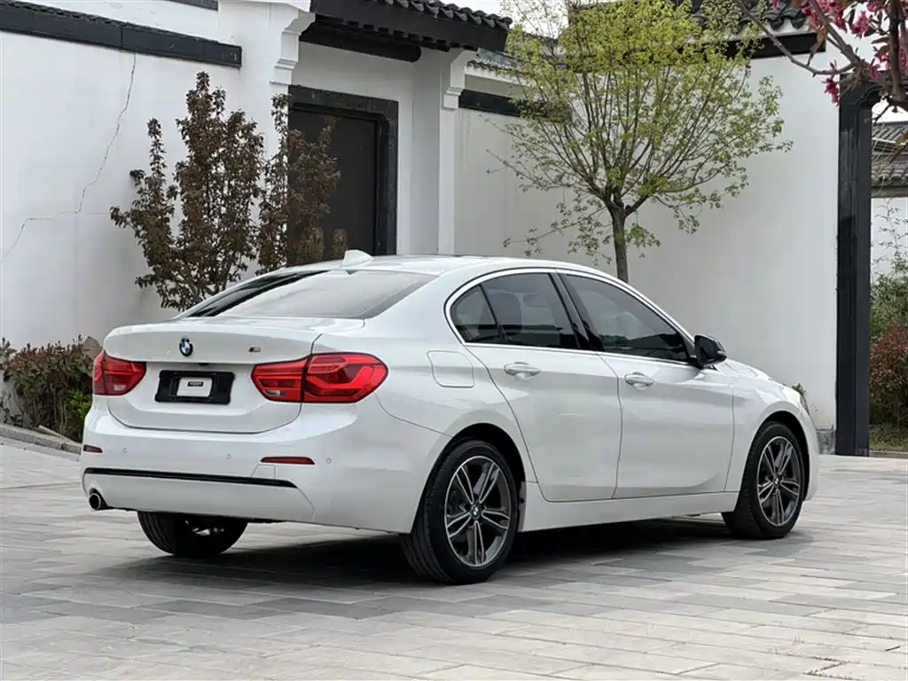 BMW 1 Series 2018 facelift 118i sports купить на сайте DeffCars