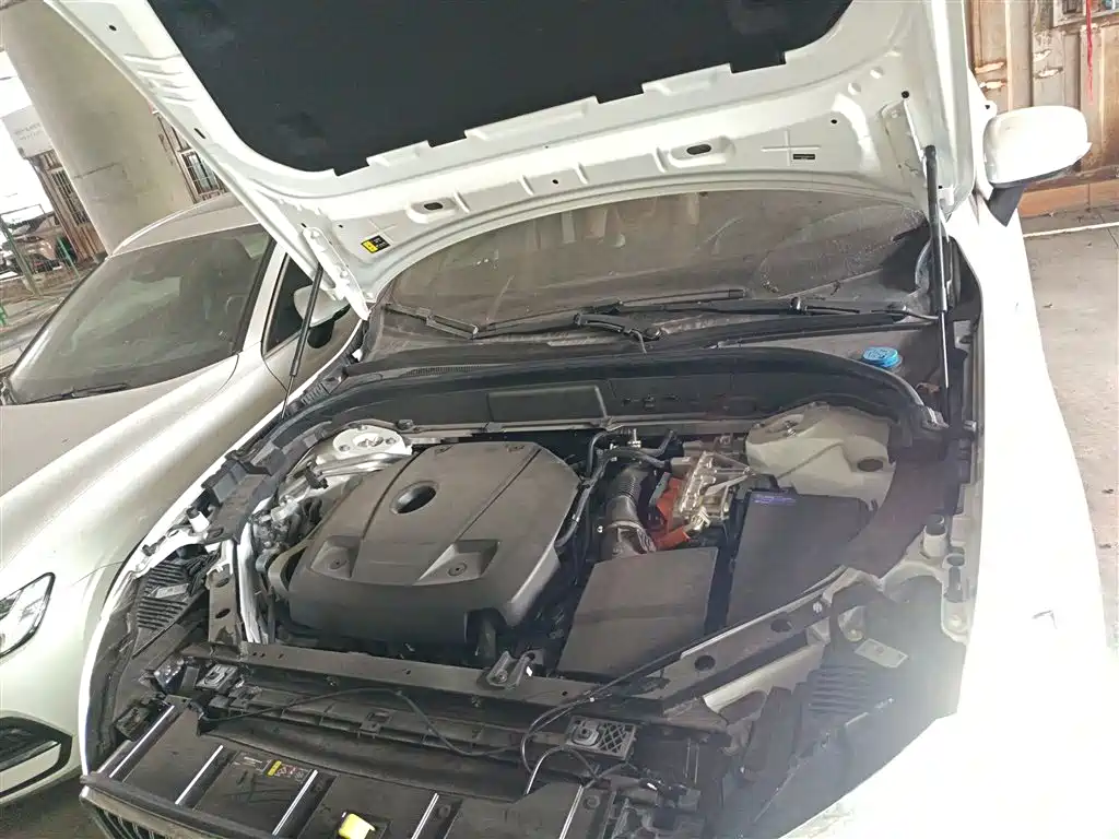 Volvo XC60 plug-in hybrid 2025 plug-in hybrid long-range four-wheel drive Zhiya luxury version купить на сайте DeffCars