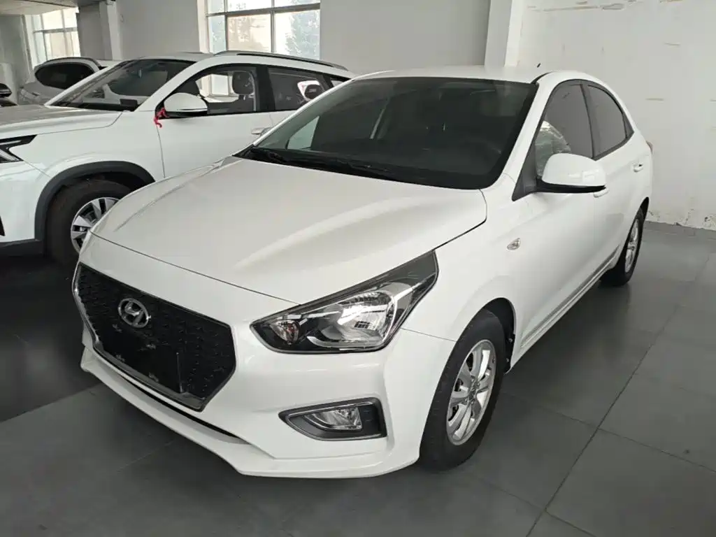 Reina 2017 1.4L Manual Glow Version National VI купить на сайте DeffCars