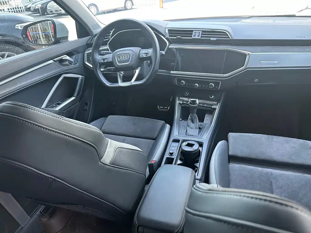 Audi Q3 2022 40 TFSI Fashionable and Dynamic купить на сайте DeffCars