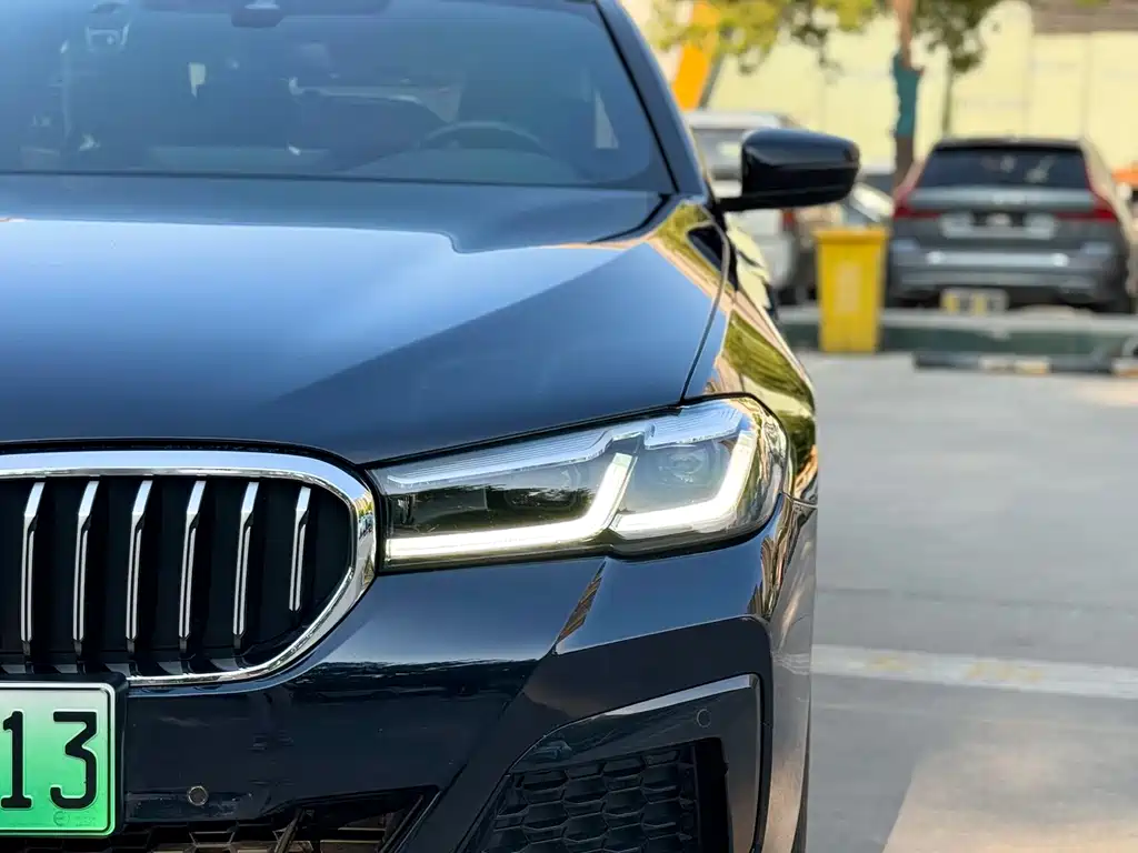 BMW 5 Series New Energy 2022 Model 535Le M Sports Package купить на сайте DeffCars