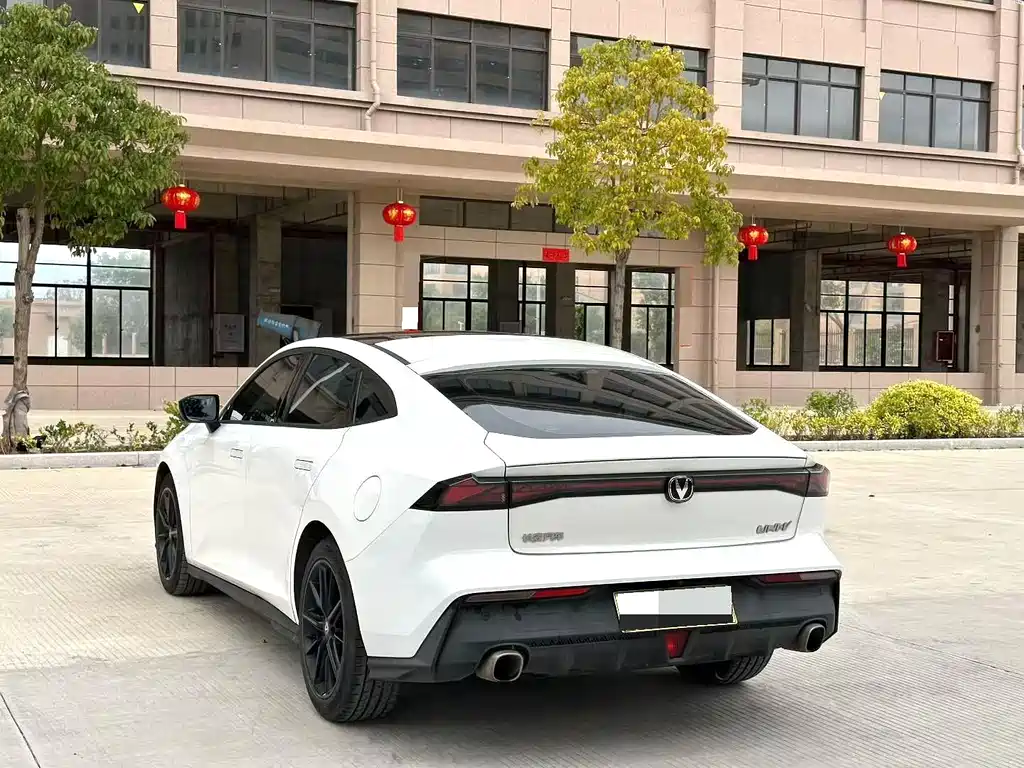 Changan UNI-V 2022 1.5T premium model купить на сайте DeffCars