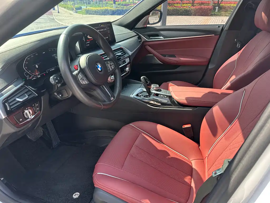 BMW 5 Series 2023 530Li Leading M Sports Package купить на сайте DeffCars