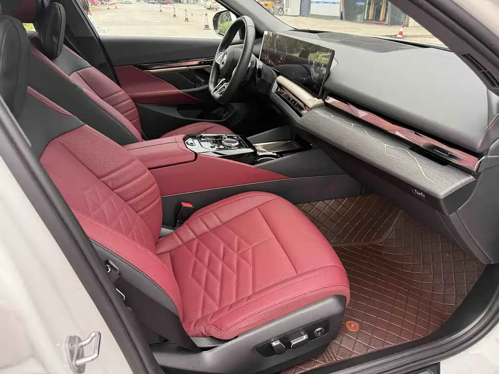 BMW 5 Series 2025 530Li Exclusive M Sports Package купить на сайте DeffCars