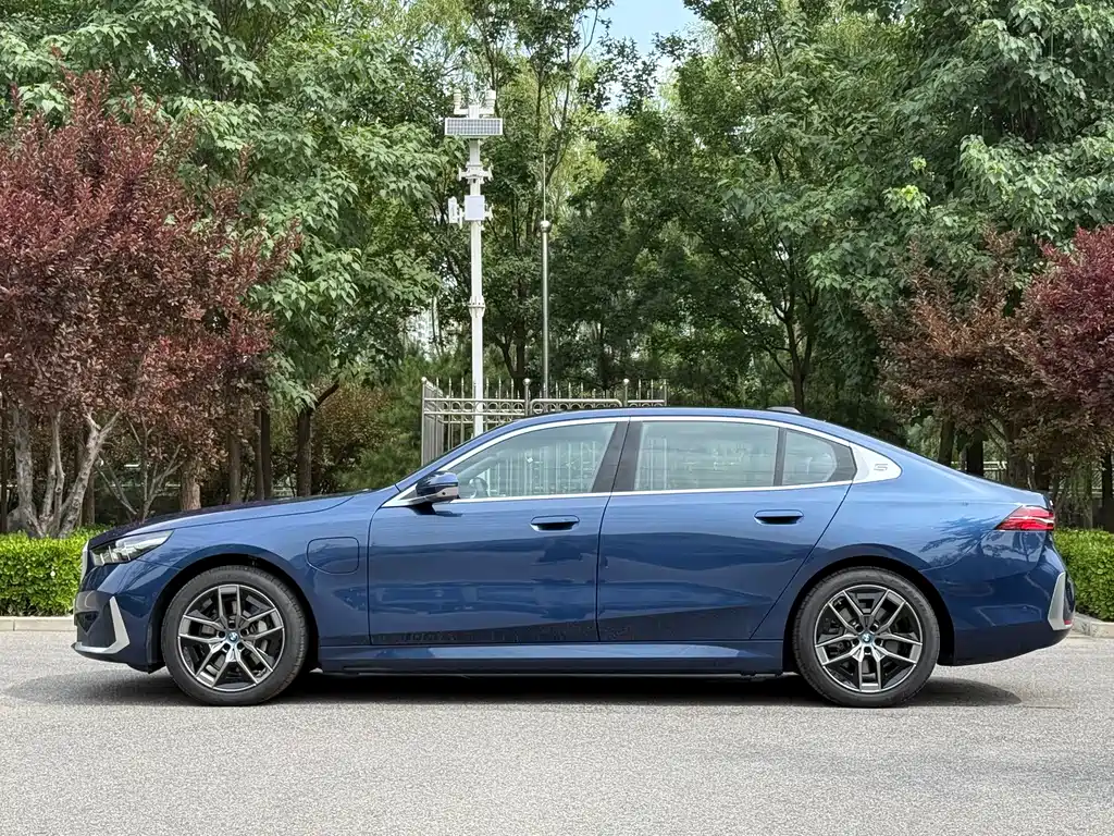 BMW i5 2024 eDrive 35L M Sports Package купить на сайте DeffCars