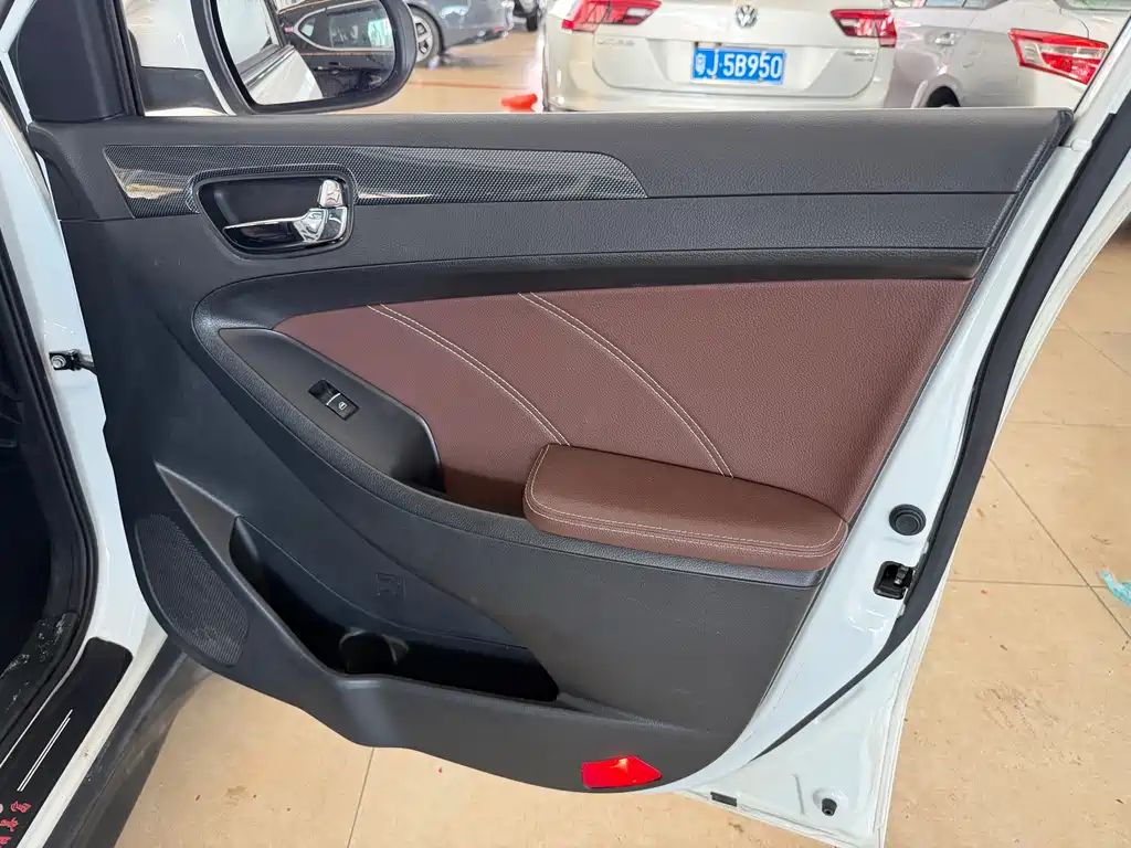 Fengguang 580 2017 1.5T manual luxury model купить на сайте DeffCars