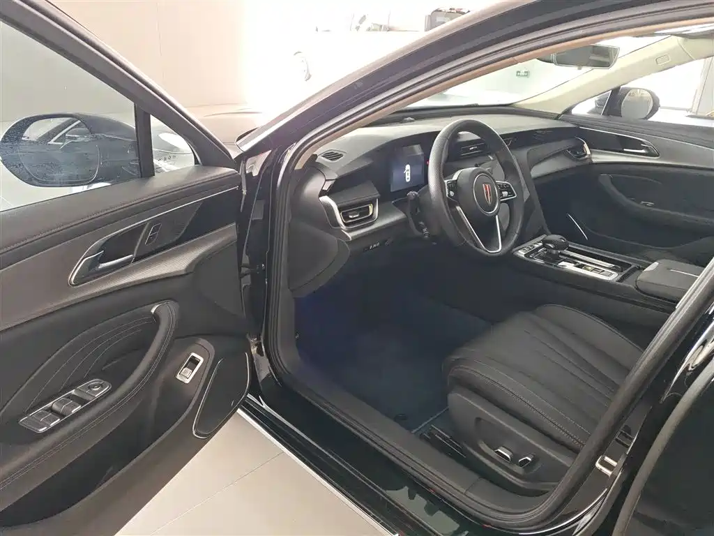 Hongqi H5 2024 1.5T DCT Zhilian Qiyun Edition купить на сайте DeffCars