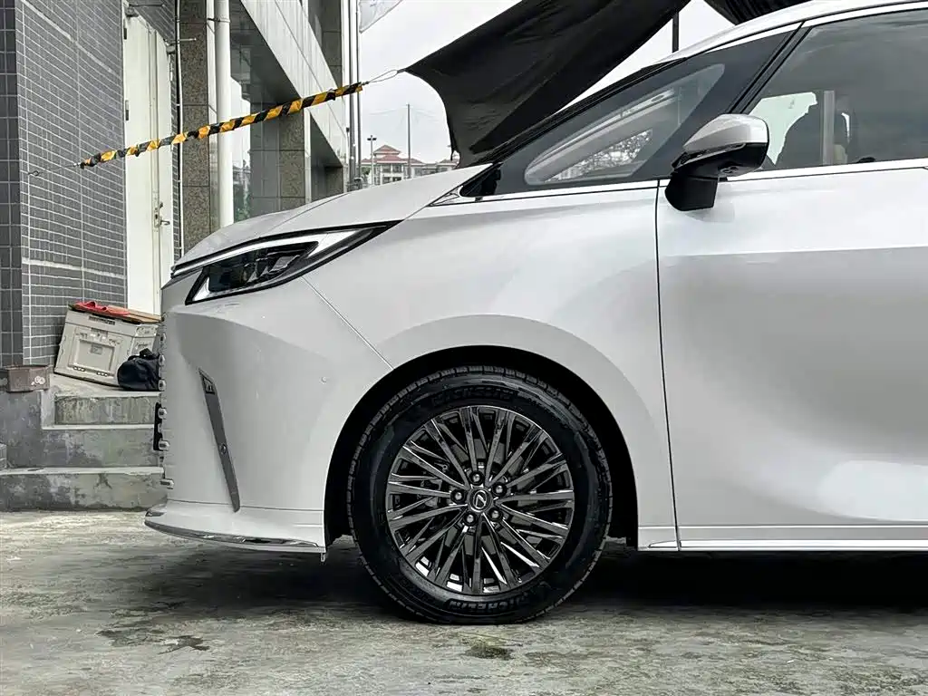Lexus LM 2025 500h six-seater premium version купить на сайте DeffCars