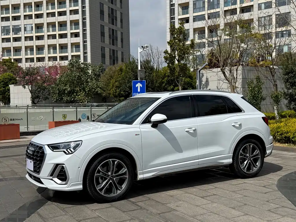 Audi Q3 2022 40 TFSI Fashionable and Dynamic купить на сайте DeffCars