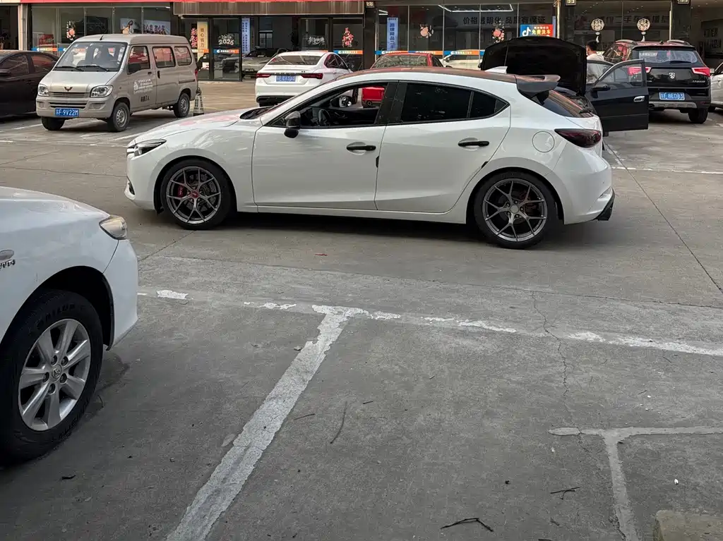 Mazda3 Angkesela 2017 hatchback 1.5L automatic luxury model National V купить на сайте DeffCars