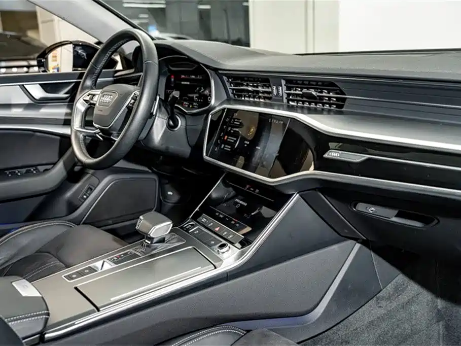 Audi A7L 2024 45TFSI S-line Dream Building Liquid Crystal Package купить на сайте DeffCars