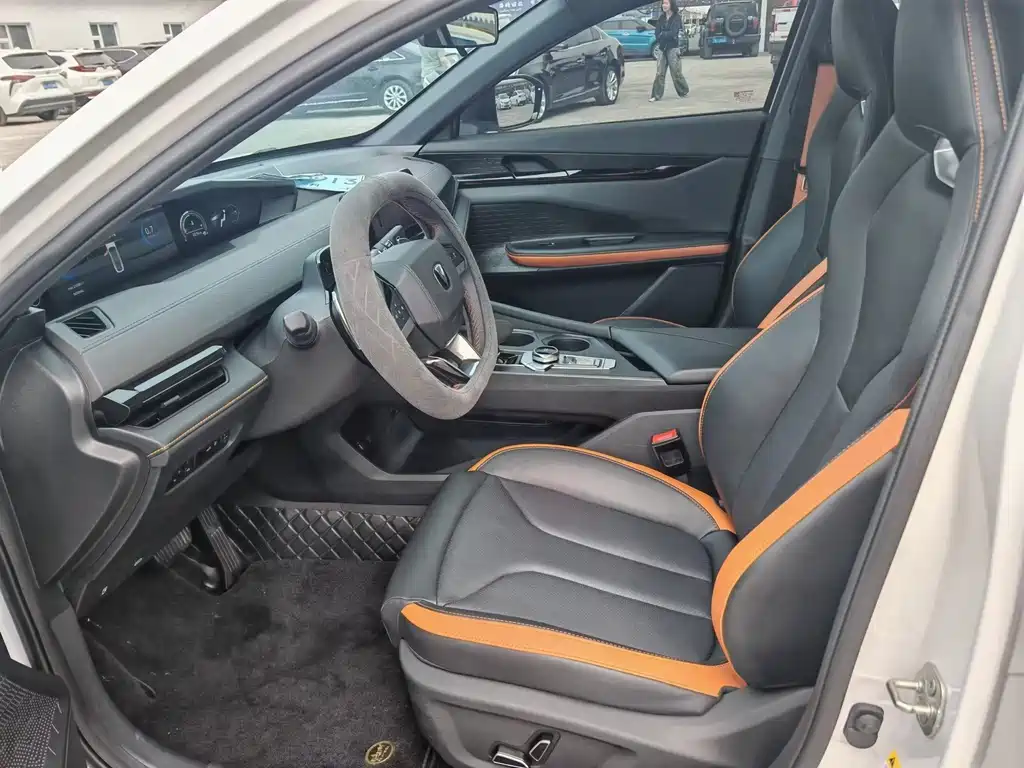 Changan UNI-V 2024 1.5T high-energy version купить на сайте DeffCars