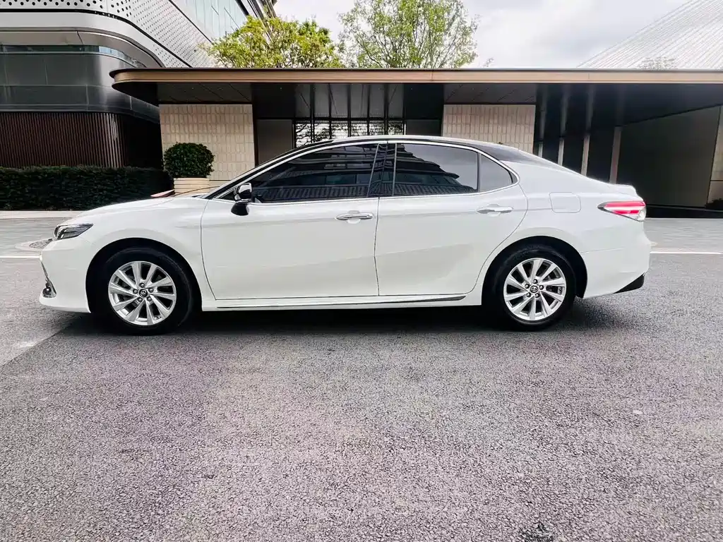 Camry 2023 2.0G Deluxe Edition купить на сайте DeffCars