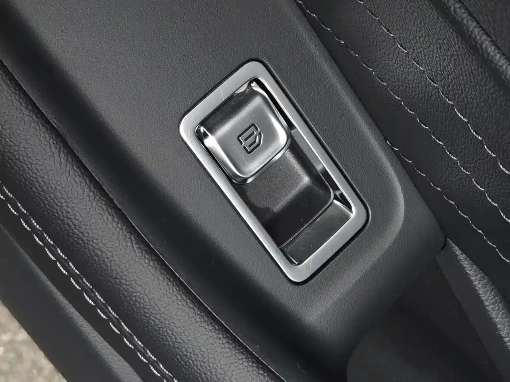 Hongqi H5 2023 1.5T DCT Zhilian Qiyun Edition купить на сайте DeffCars