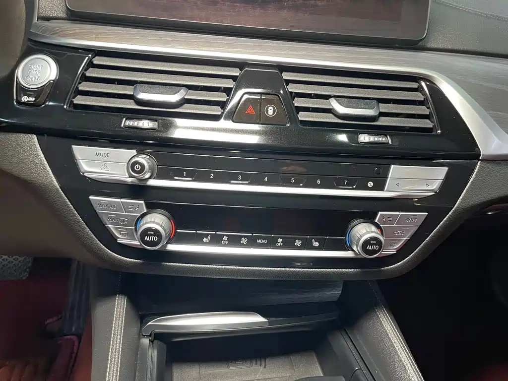 BMW 5 Series 2021 530Li Leading M Sports Package купить на сайте DeffCars