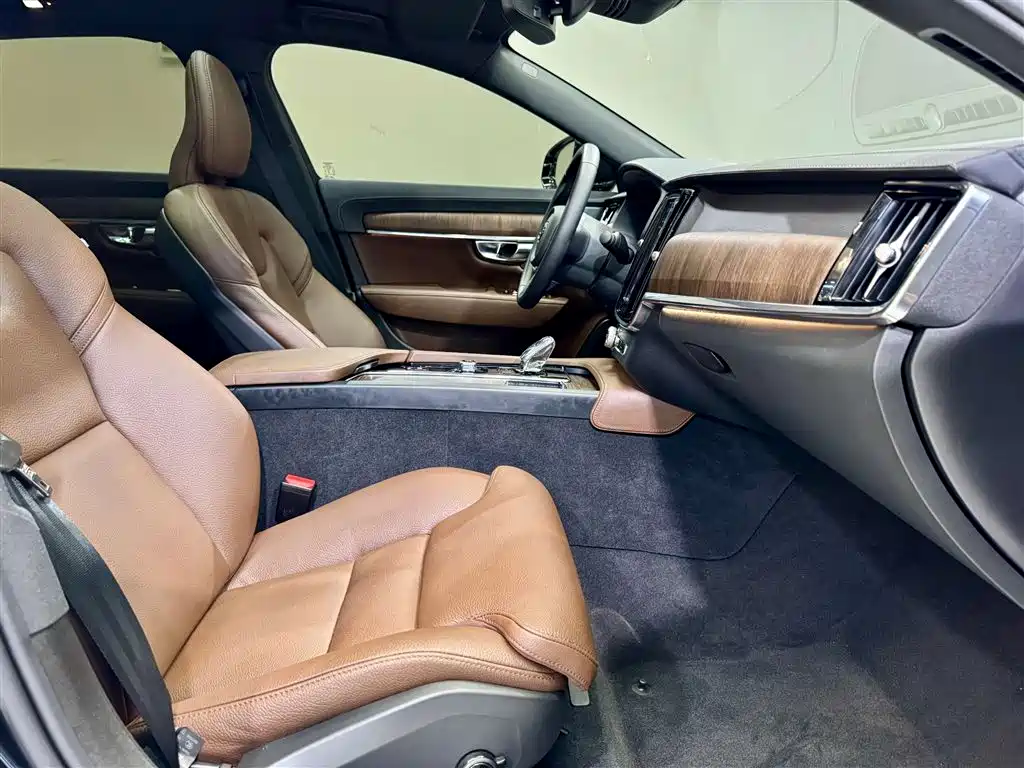 Volvo S90 2024 B5 Zhiyuan Luxury Edition купить на сайте DeffCars