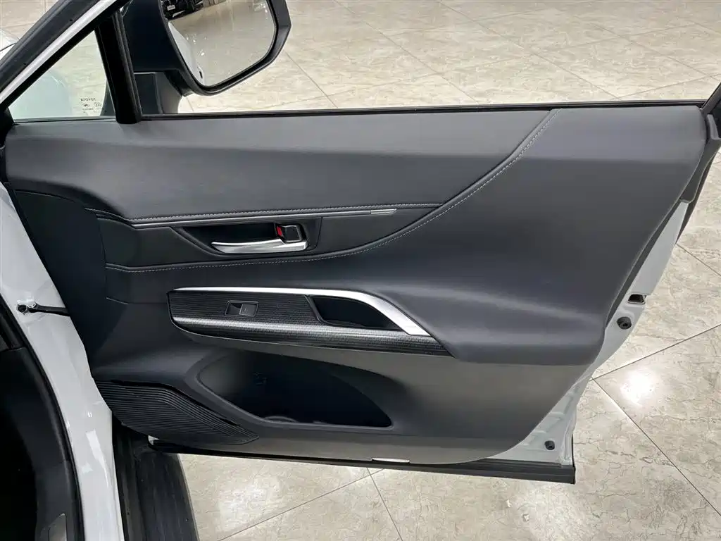 Vesa 2022 2.0L CVT two-wheel drive premium version купить на сайте DeffCars
