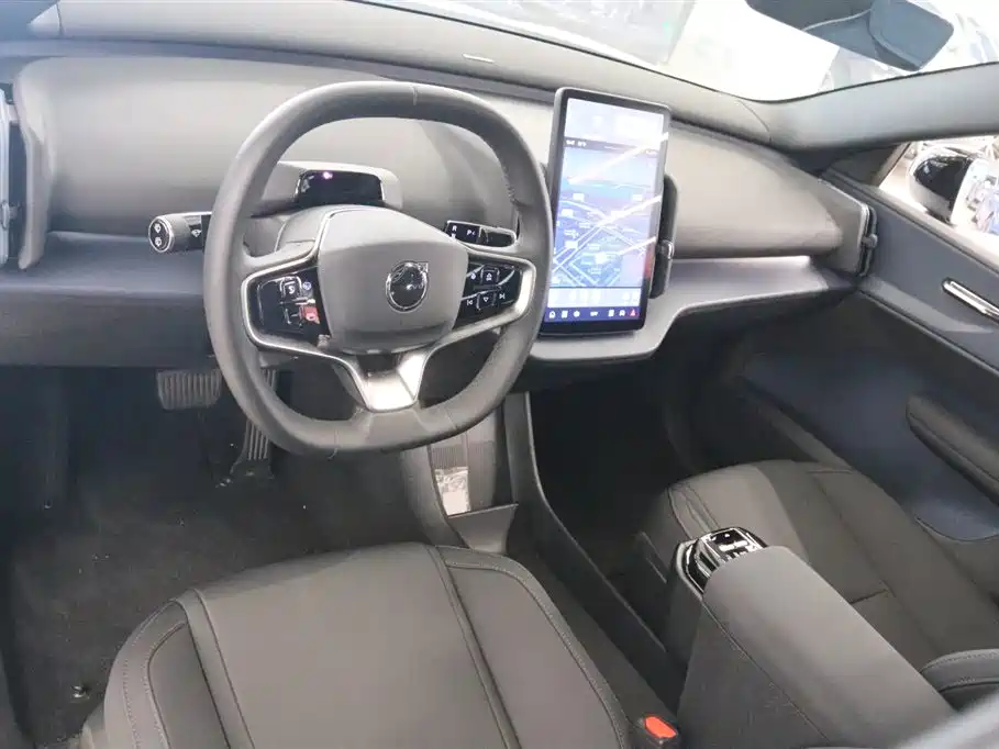Volvo EX30 2025 rear drive long range version Plus купить на сайте DeffCars