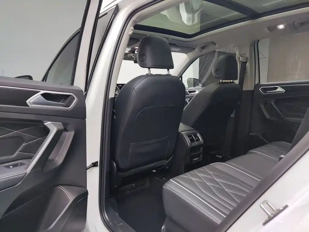 Tiguan L 2023 280TSI automatic two-wheel drive Chaochuang limited edition купить на сайте DeffCars