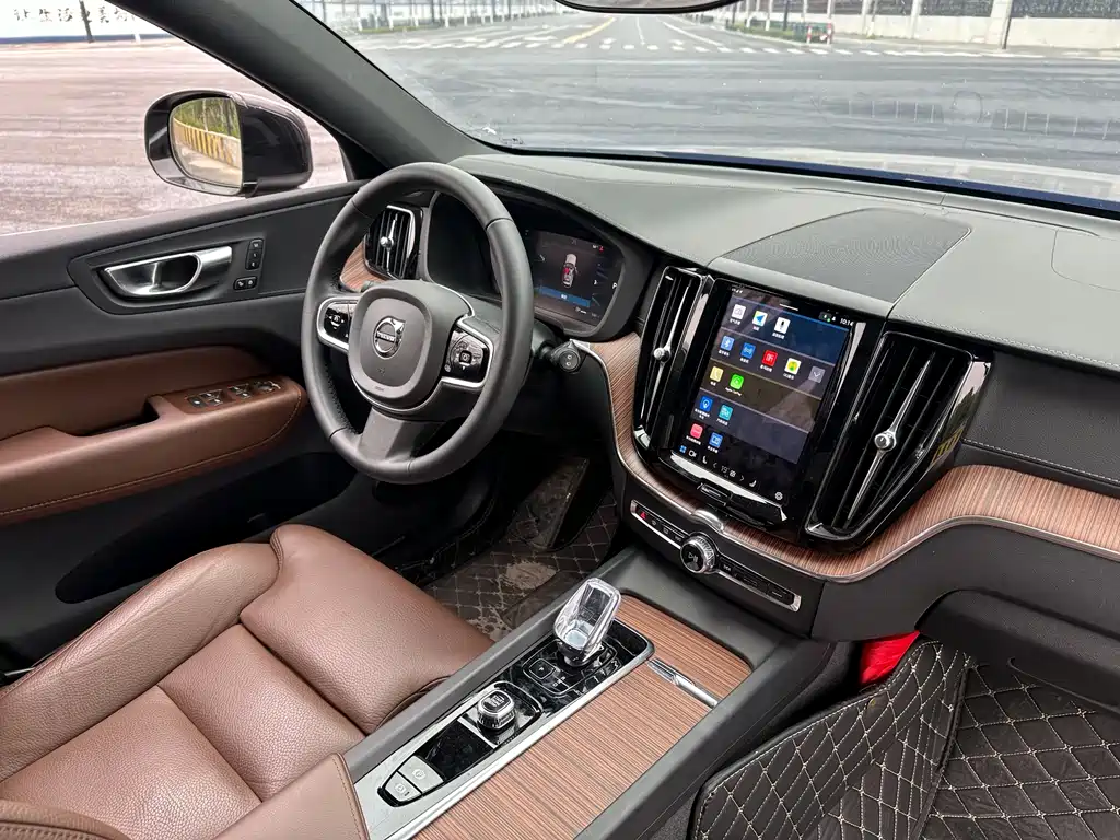 Volvo XC60 2025 B5 four-wheel drive Zhiyuan luxury version купить на сайте DeffCars
