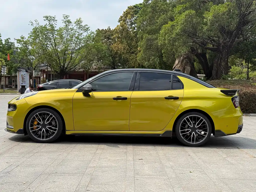 Lynk & Co 03 2021 03+ 2.0TD automatic performance package version купить на сайте DeffCars