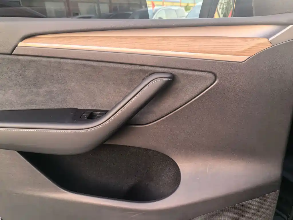 Model Y 2023 rear-wheel drive version купить на сайте DeffCars