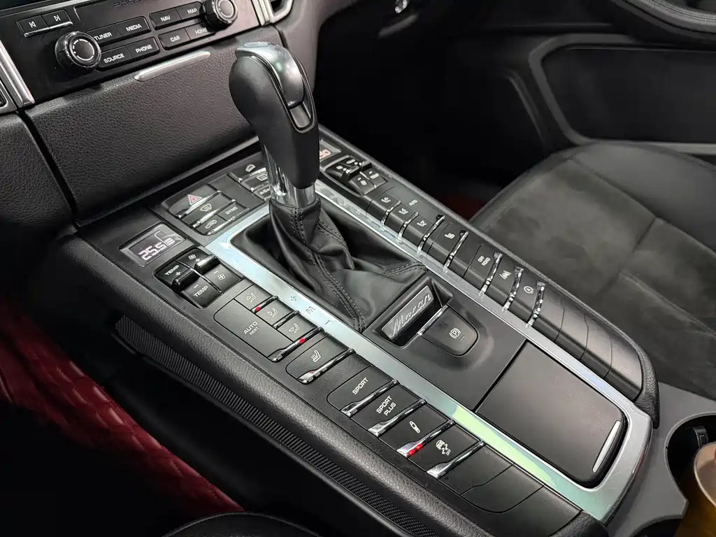 Macan 2017 Macan 2.0T купить на сайте DeffCars