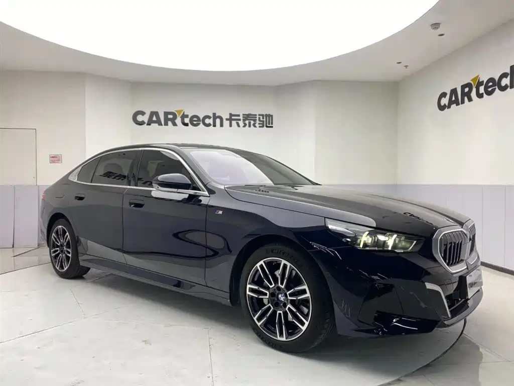 BMW 5 Series 2024 530Li Leading M Sports Package купить на сайте DeffCars