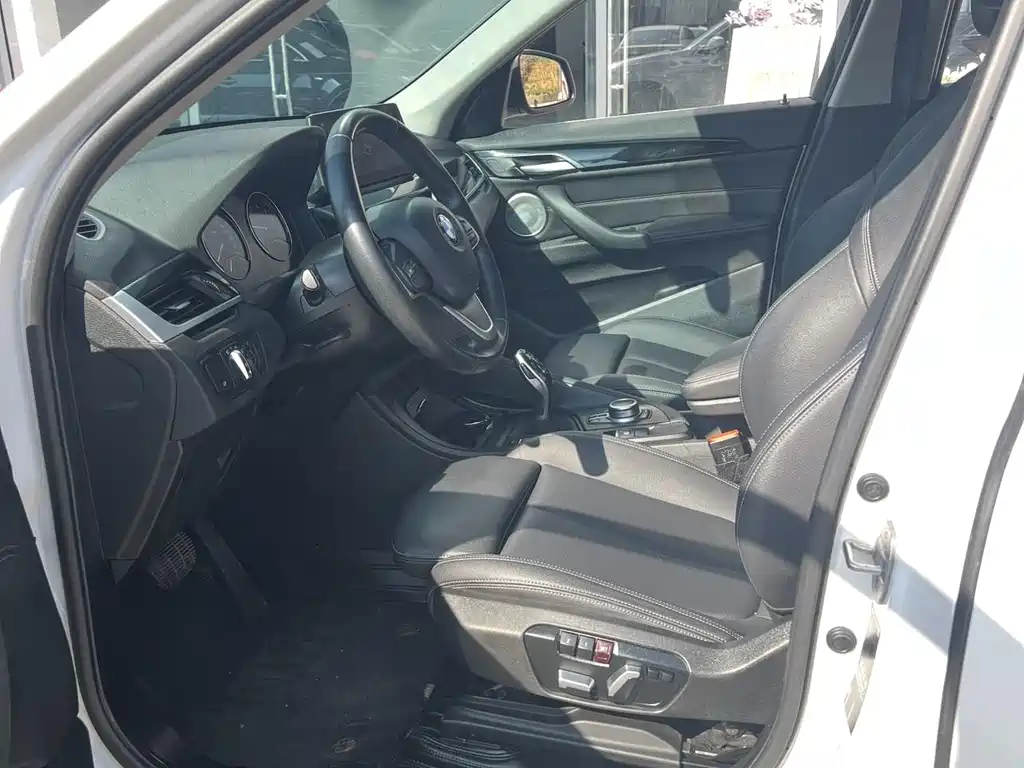 BMW X1 2021 facelift sDrive20Li fashionable model купить на сайте DeffCars