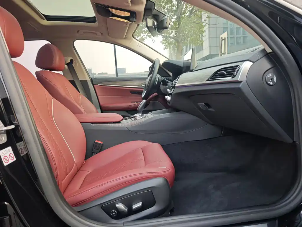 BMW 5 Series 2021 530Li Leading Luxury Package купить на сайте DeffCars