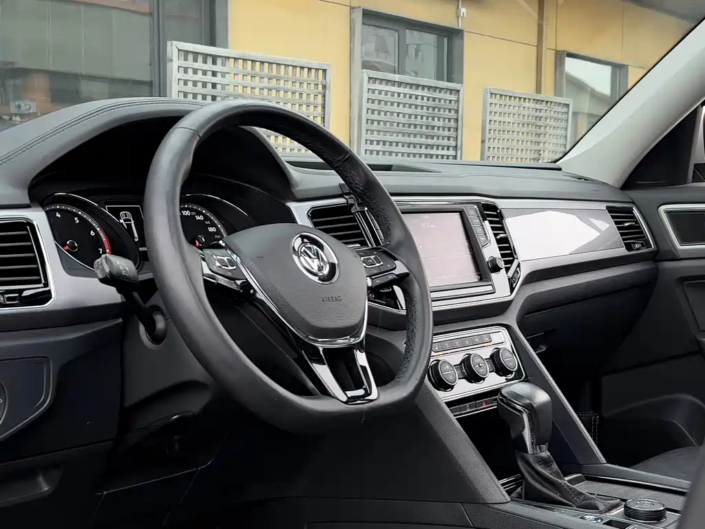 Touron 2017 380TSI four-wheel drive luxury version купить на сайте DeffCars