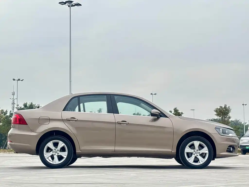 Bora 2014 1.6L manual comfort type купить на сайте DeffCars