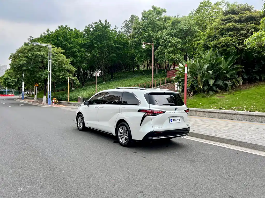 SIENNA 2021 2.5L Hybrid Extreme Edition купить на сайте DeffCars