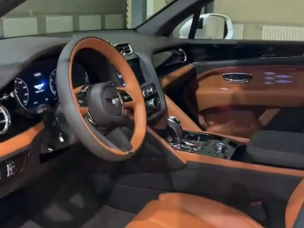 Bentayga 2024 4.0T V8 long wheelbase version купить на сайте DeffCars