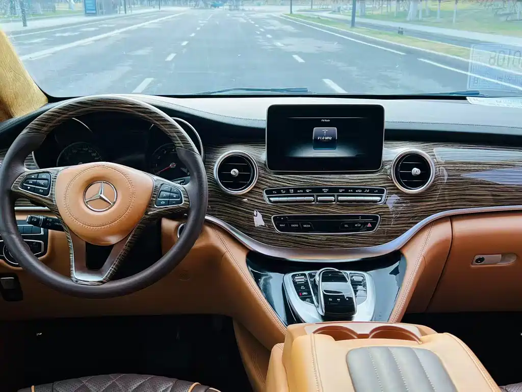 Mercedes-Benz V-Class 2018 V 260 L Premium Extended Edition National VI купить на сайте DeffCars