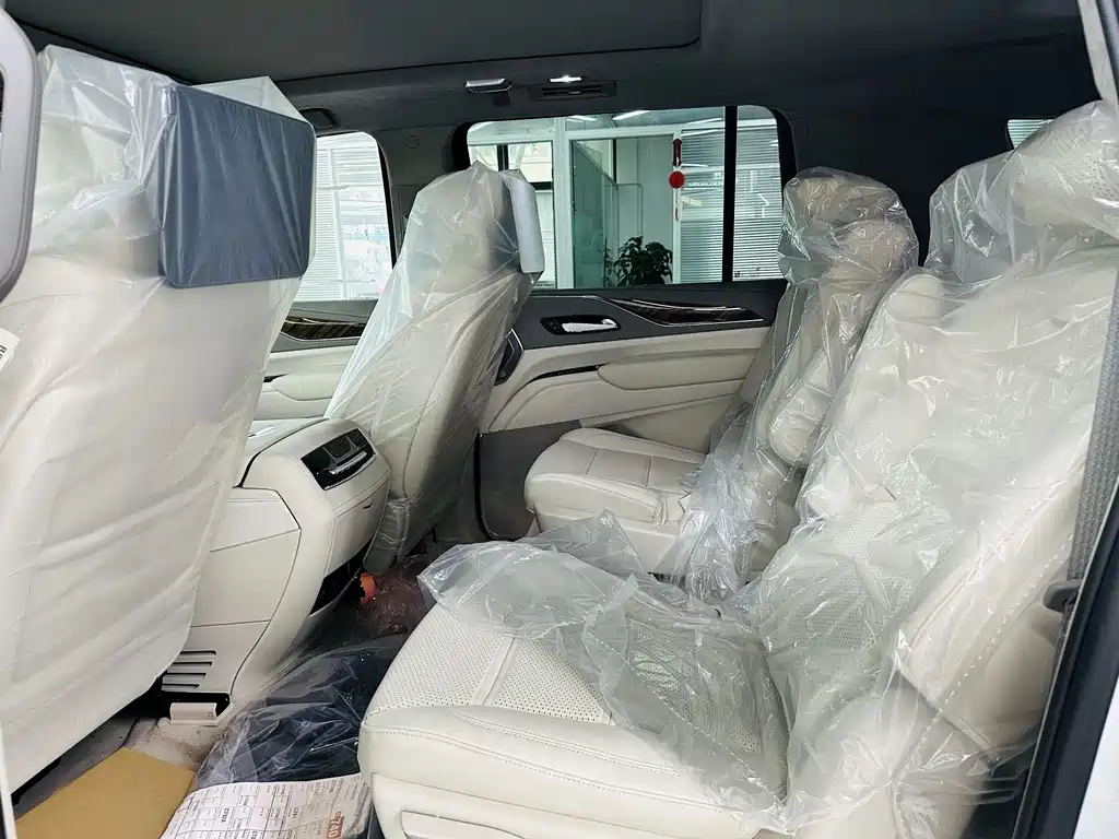 Escalade ESCALADE 2017 6.2L ESV Platinum Edition Extended купить на сайте DeffCars