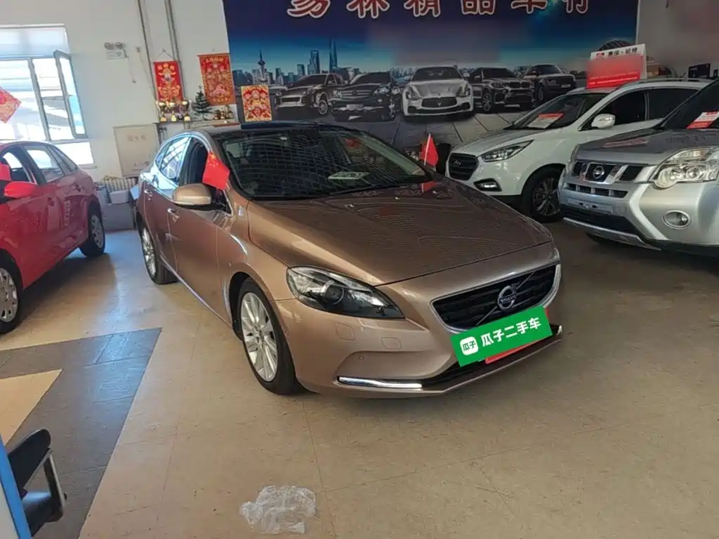 Volvo V40 2015 1.6T Zhiya Edition купить на сайте DeffCars